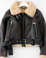 Blouson aviateur femme court marron et beige présenté sur fond blanc