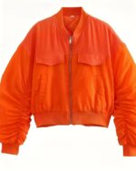 Blouson bomber femme orange flashy sur fond blanc