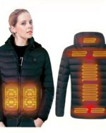 Blouson chauffant femme avec capuche rembourrée rechargeable USB présenté porté par une femme et puis de dos avec les zones chauffantes en rouge