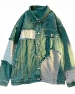 Blouson en jean femme, vintage, verte, effet déchiré sur certaine partie et recousu avec pièces de tissu blanche et verte, effet délavé, multi poche, boutonnage simple