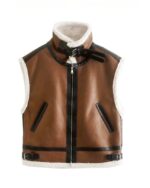 Blouson sans manche femme fourré marron présenté sur fond blanc