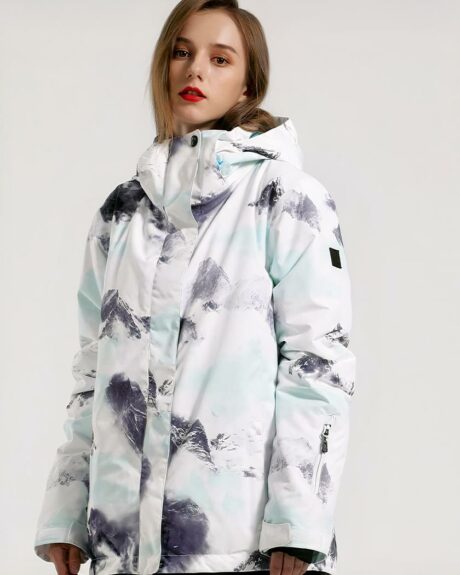 Blouson ski femme coupe-vent imperméable blanc présenté porté par une jeune femme