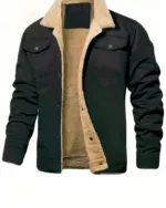 Blouson homme chauffant noir et fourré à l'intérieur à col rabattu sur un fond blanc