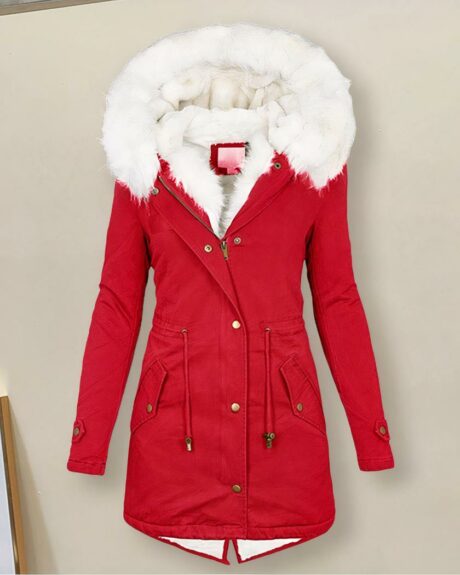 Blouson fourré rouge avec intérieur blanc et taille ajustable sur un fond beige