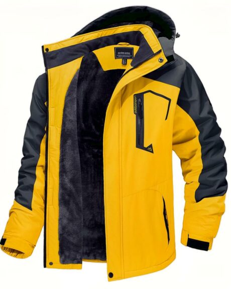 Un blouson ski jaune et noir pour homme sur un fond blanc